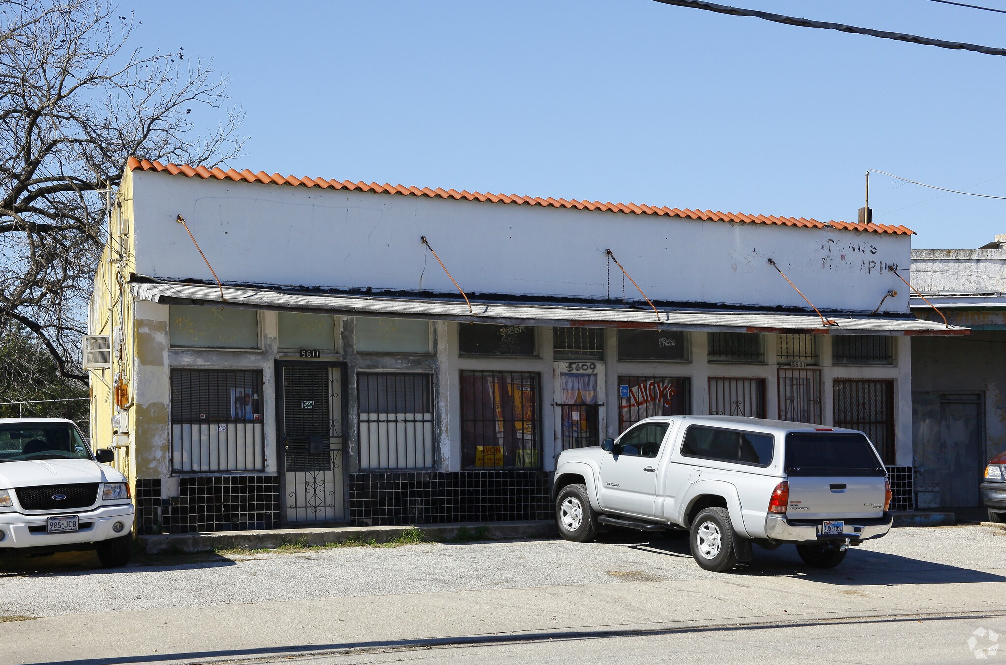 5607-5611 S Flores St, San Antonio, TX for Sale