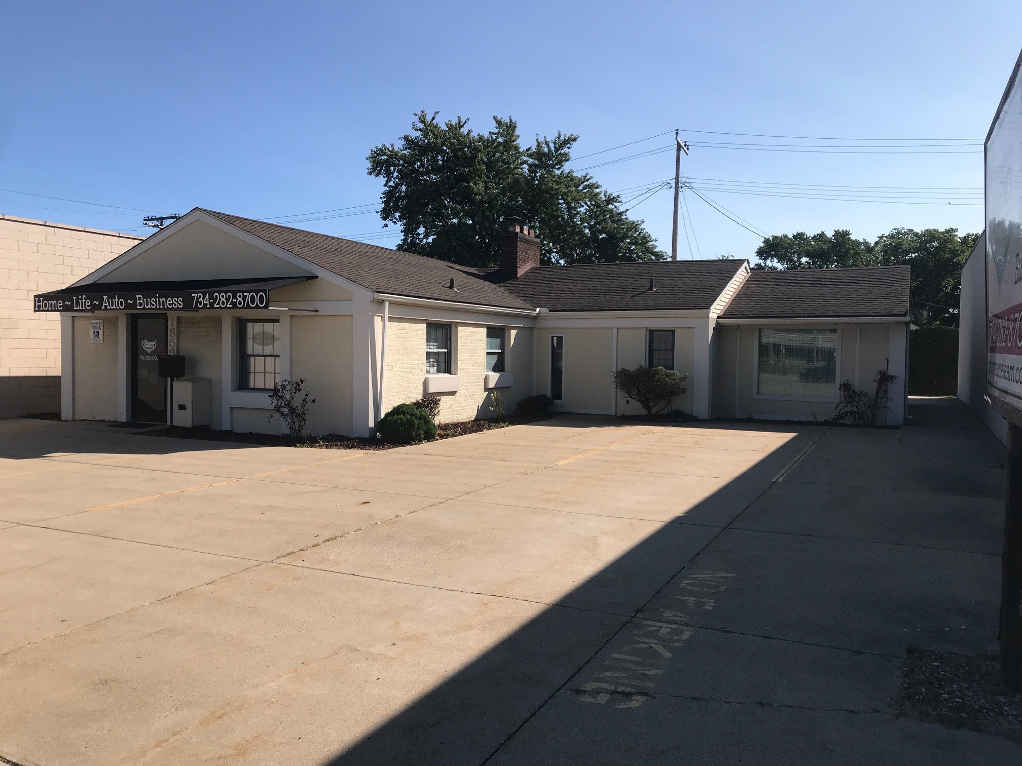 18555 Fort St, Riverview, MI for Rent