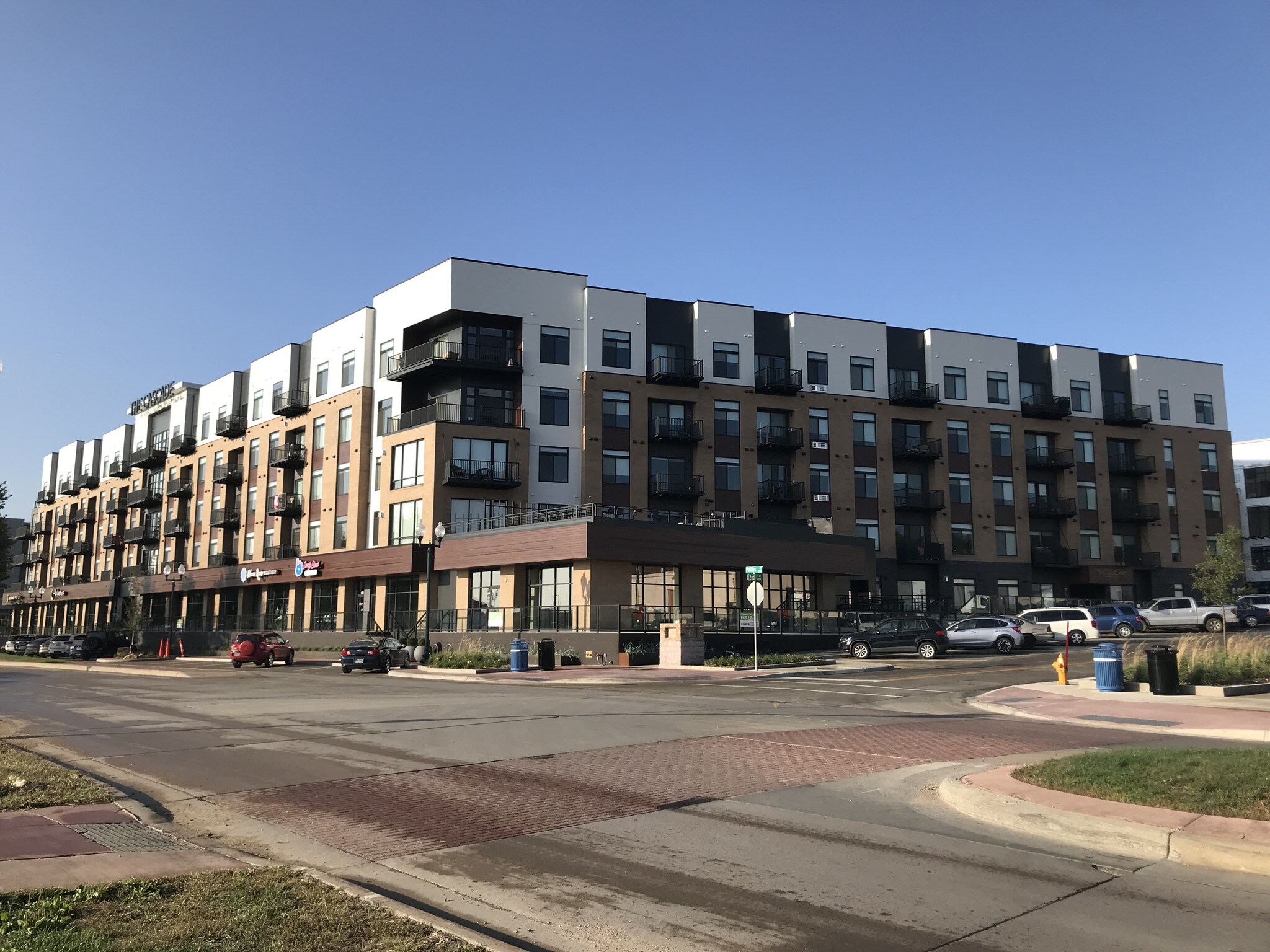 701 N Phillips Ave Sioux Falls, SD 57104 Retail Property for Lease on