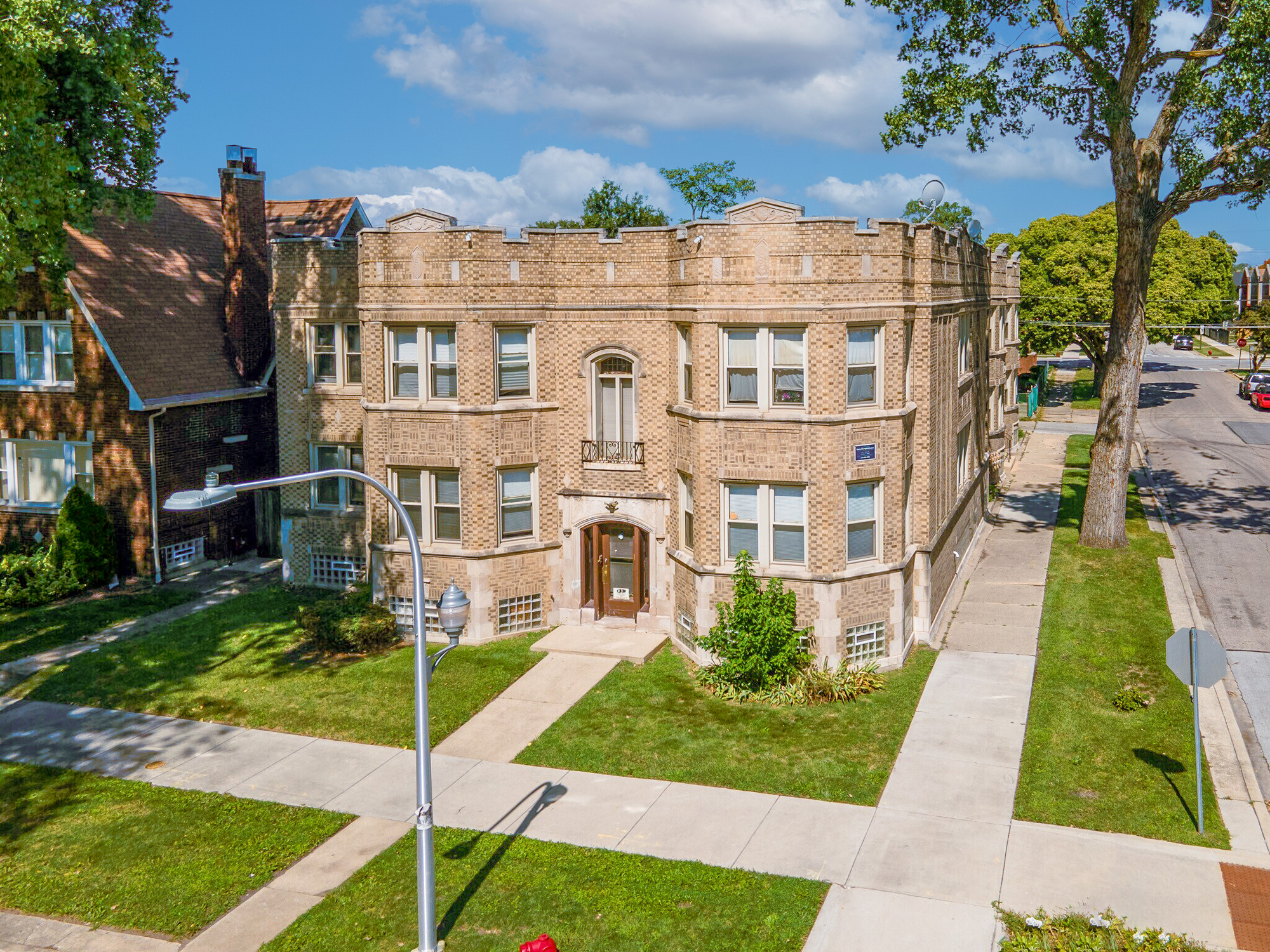 1656 E 83rd Pl, Chicago, IL for Sale