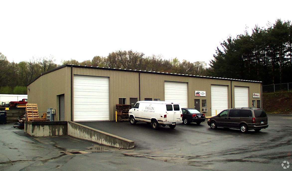 236 Main St, Monroe, CT for Rent
