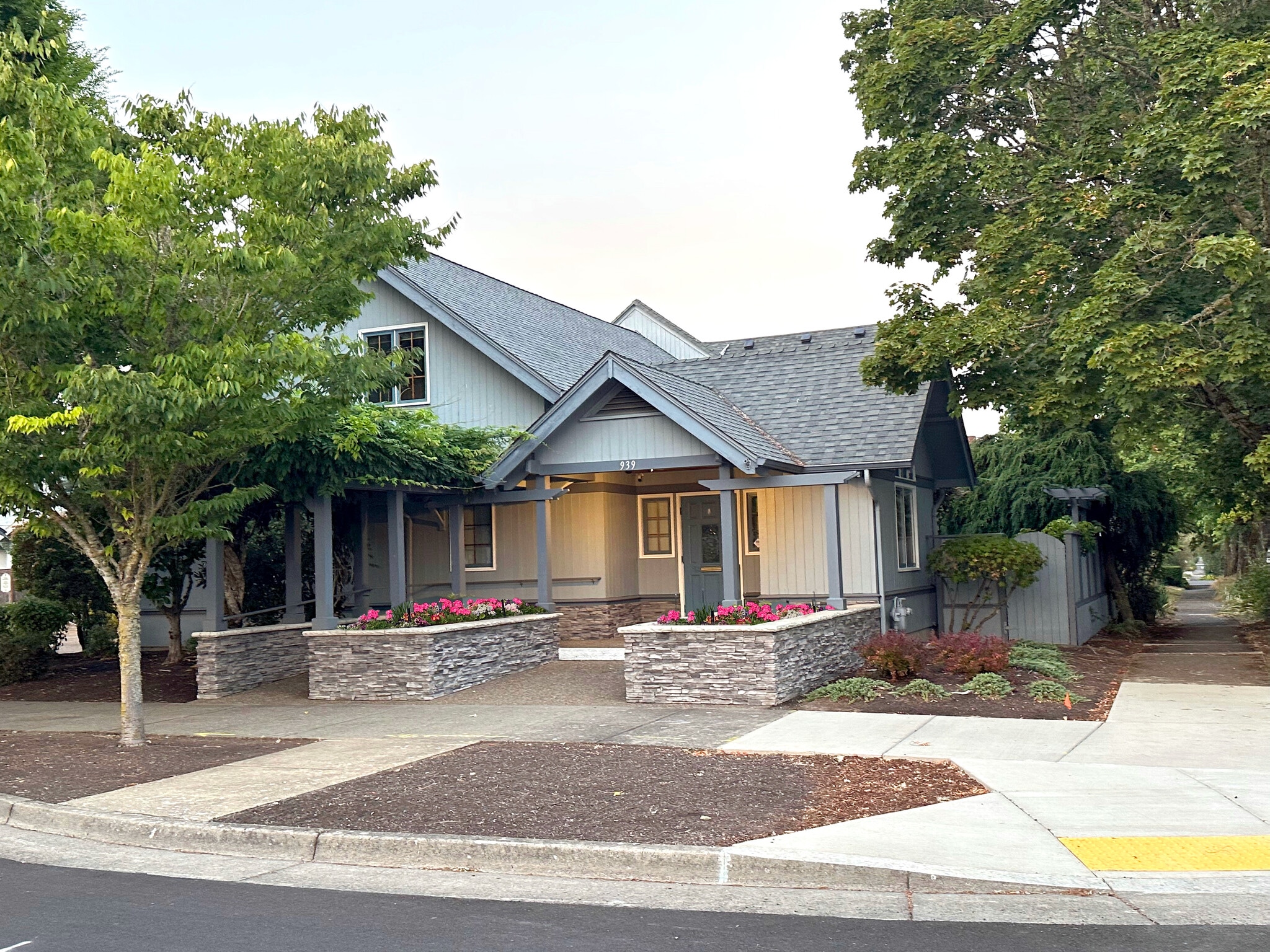 939 Elm St SW, Albany, OR for Sale