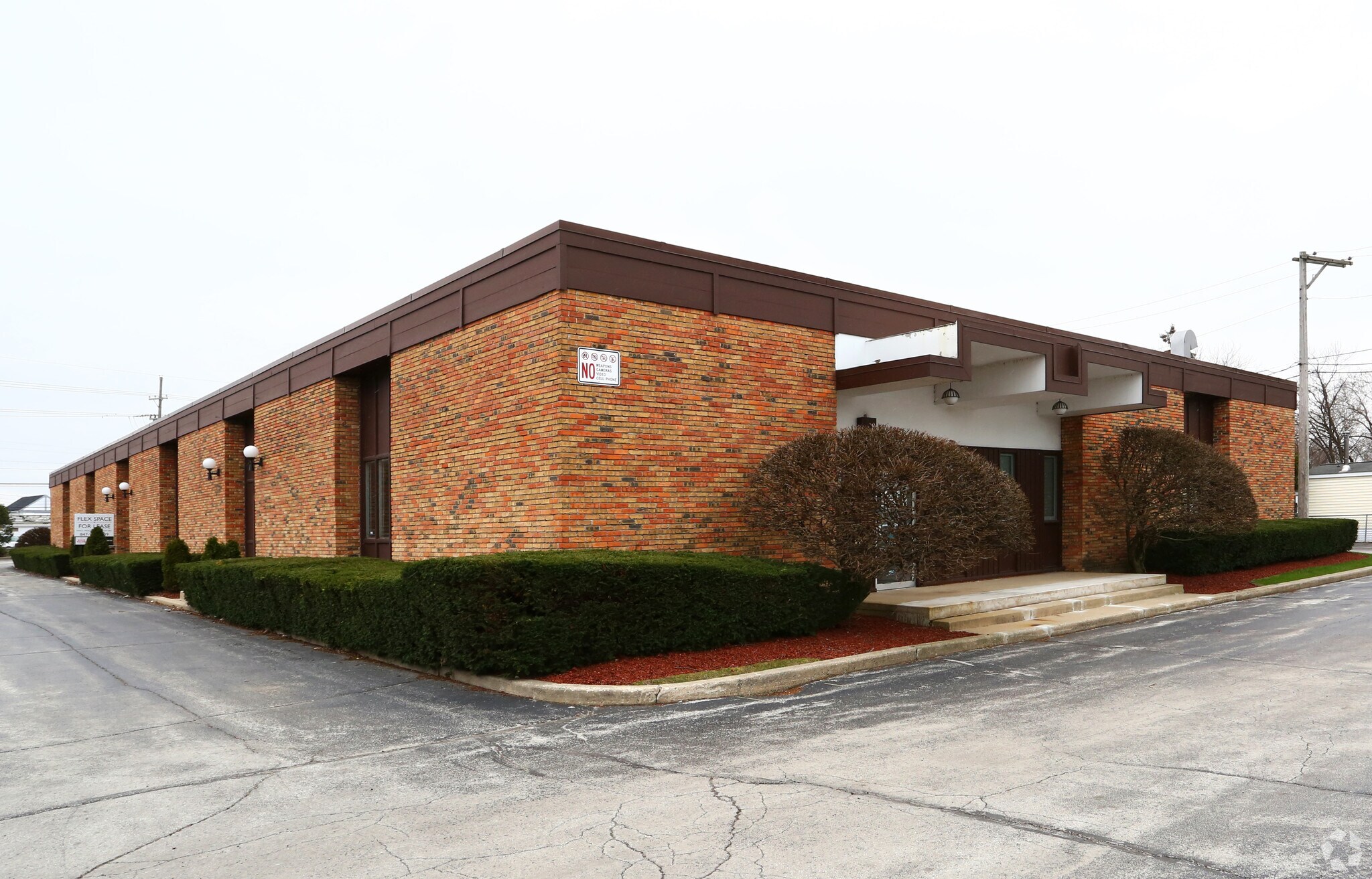 110 S River Rd, Des Plaines, IL for Rent