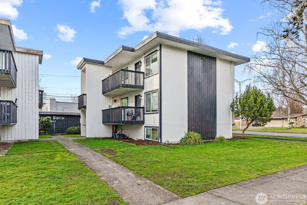 1339 10th Ave, Longview, WA for Sale