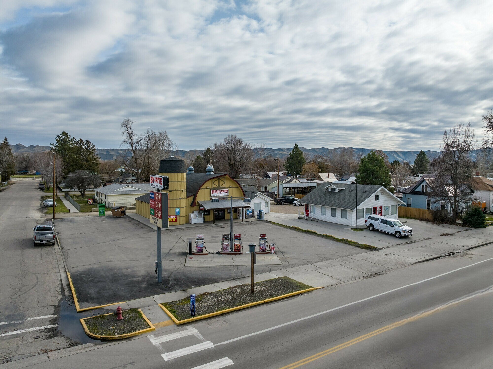 702 S Washington Ave, Emmett, ID for Sale