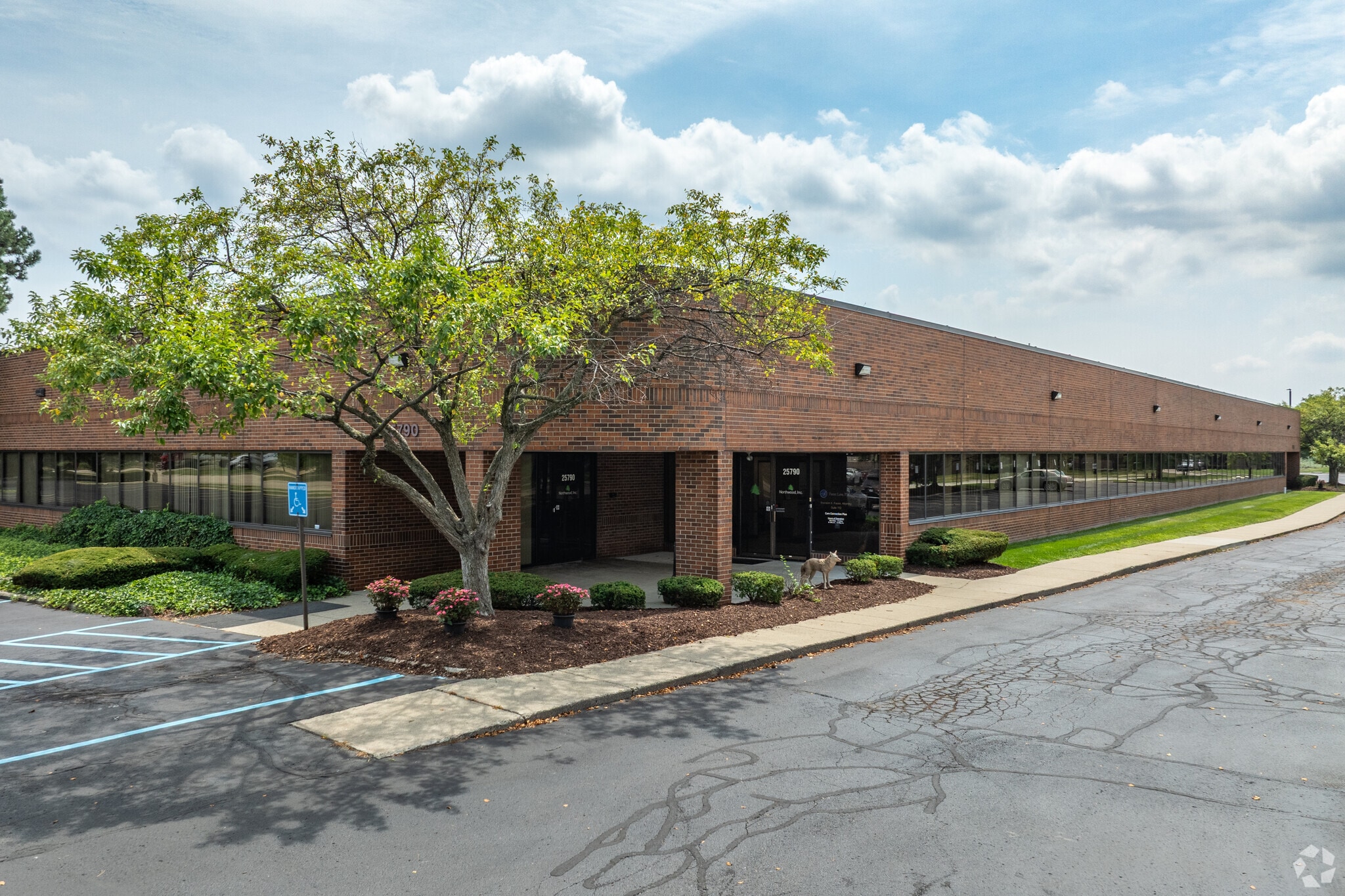 25780-25790 Commerce Dr, Madison Heights, MI for Sale