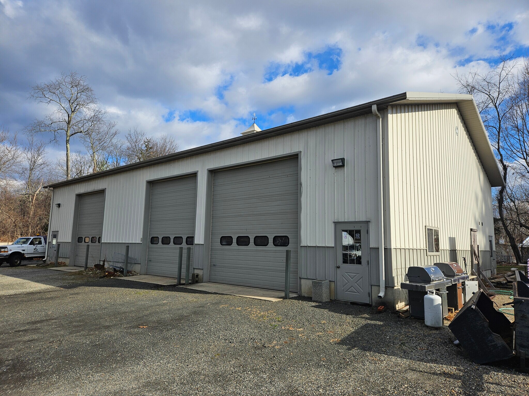 136 Meriden Rd, Middlefield, CT for Sale
