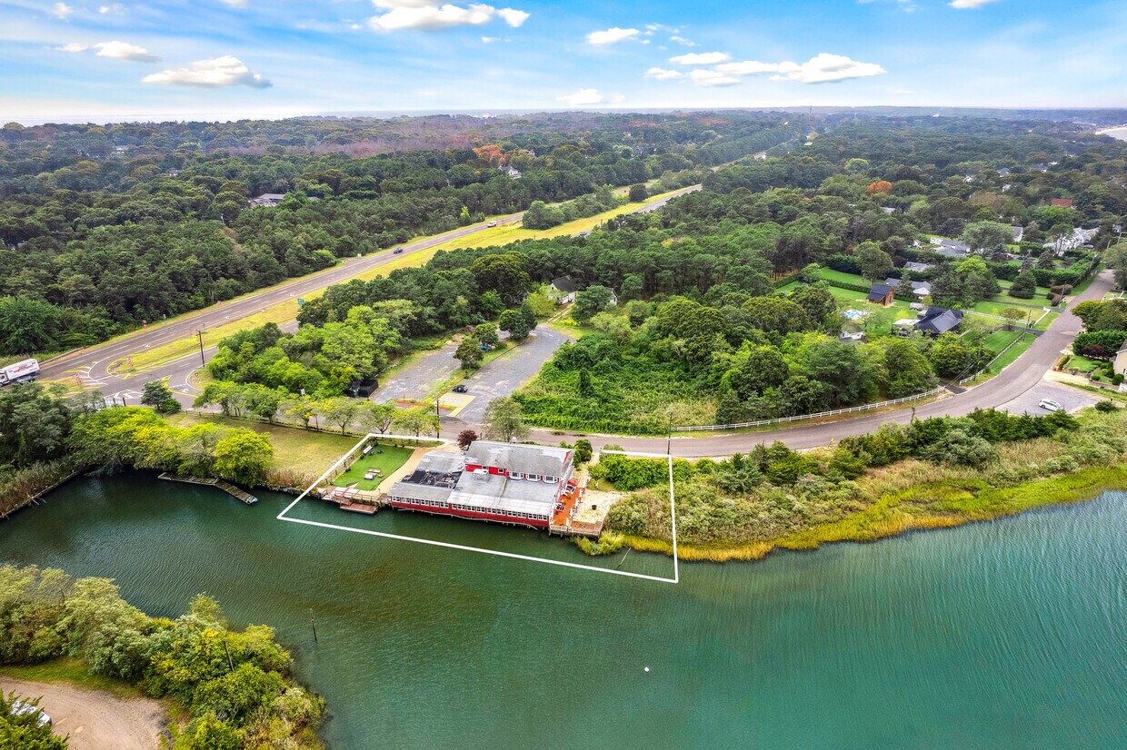 5 Inlet W Southampton, NY 11968 Retail Property for Lease on