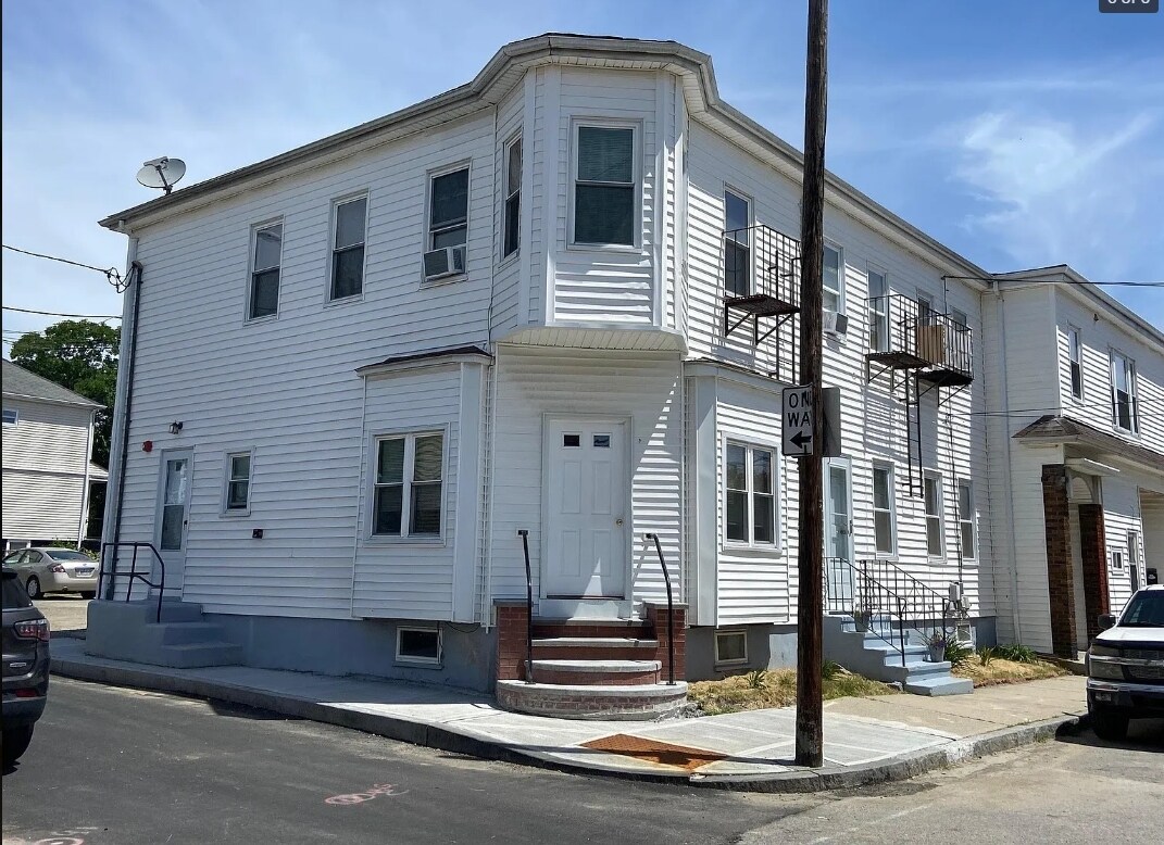 213 State St, Bristol, RI for Sale