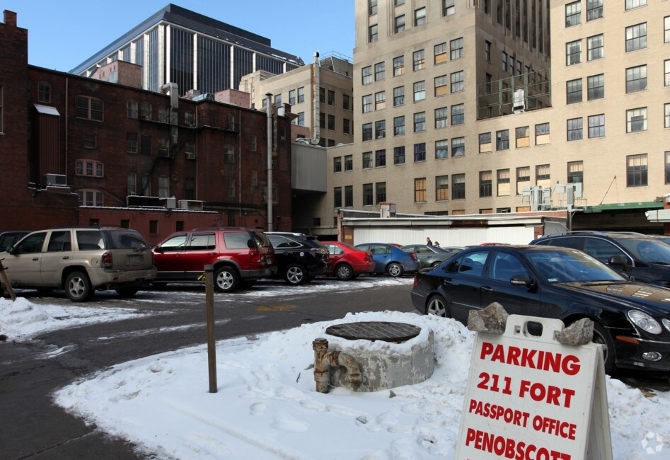 300 W Fort St, Detroit, MI for Sale