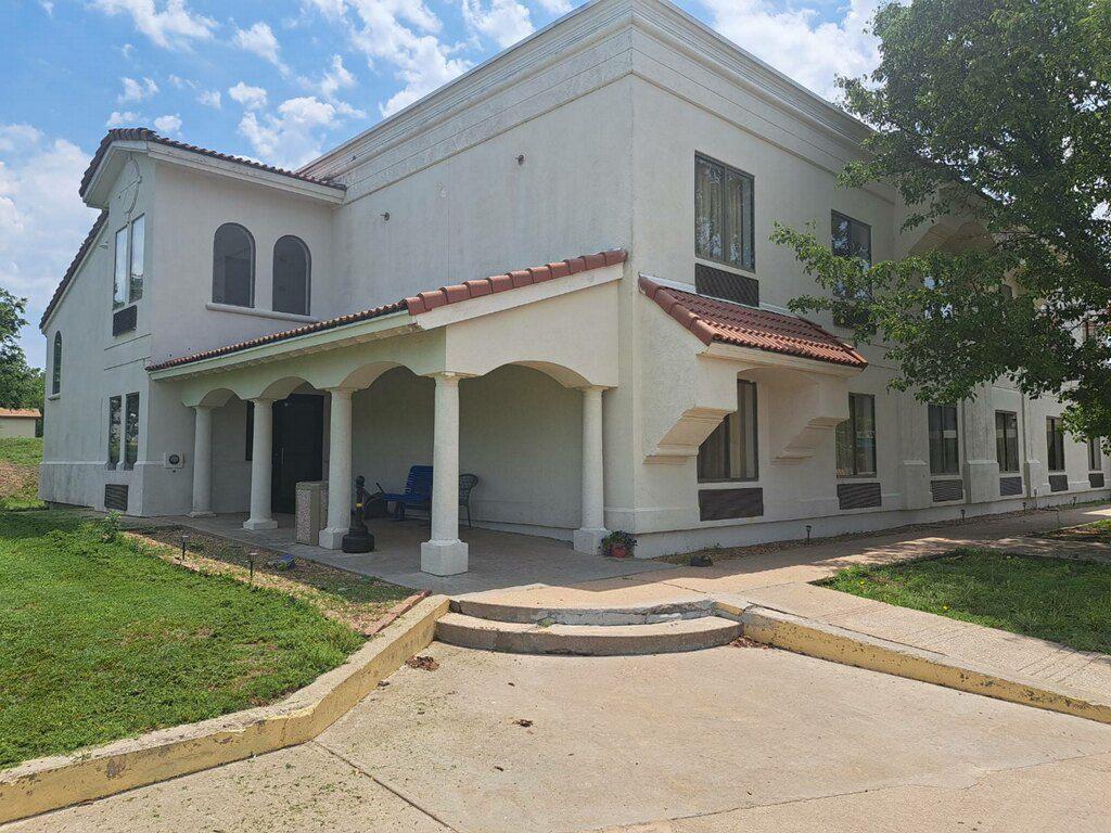 1401 W US Highway 54, Pratt, KS for Rent