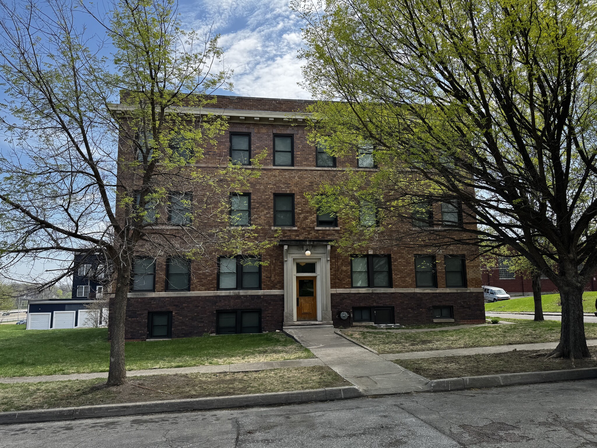 933 18th St, Des Moines, IA for Sale