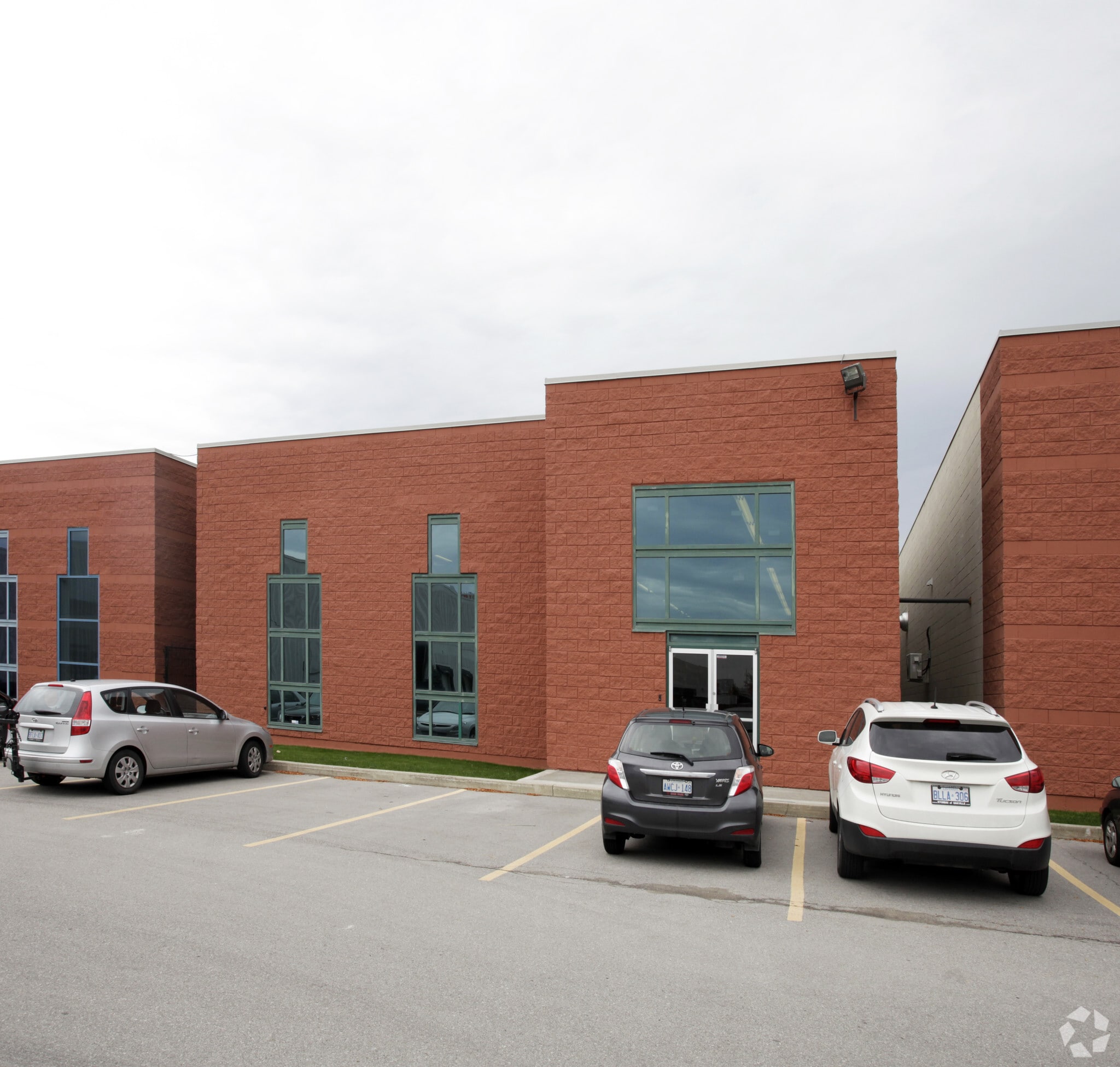 1273 N Service Rd E, Mississauga, ON for Rent