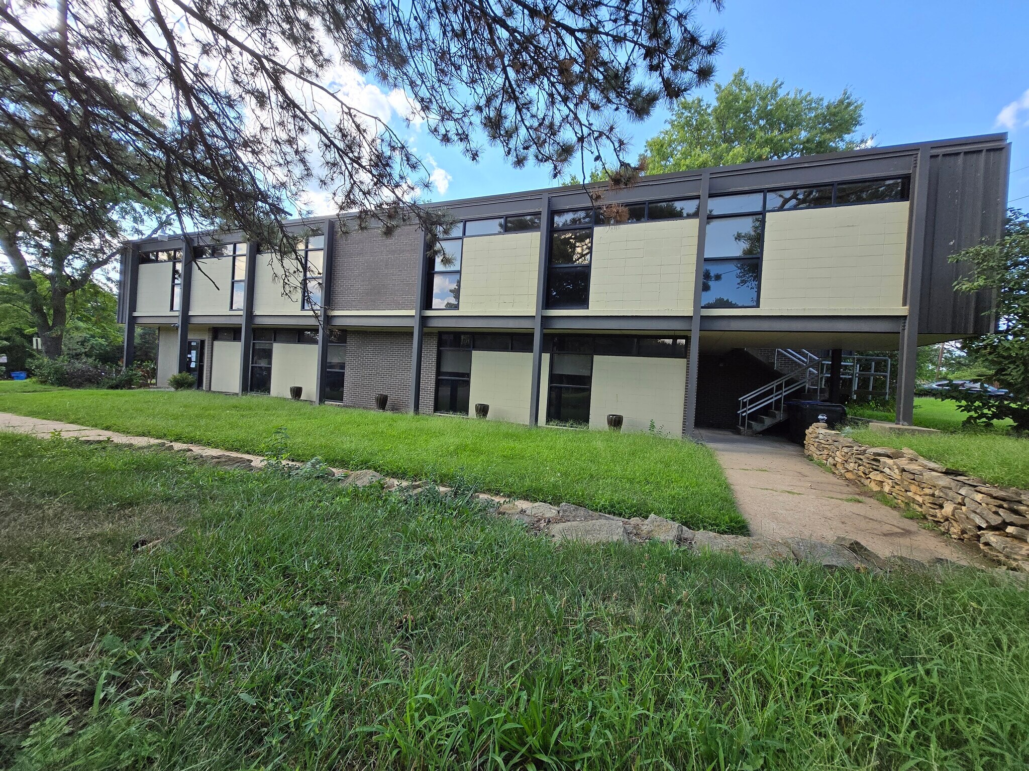 2900 SW Plass Ct, Topeka, KS for Rent