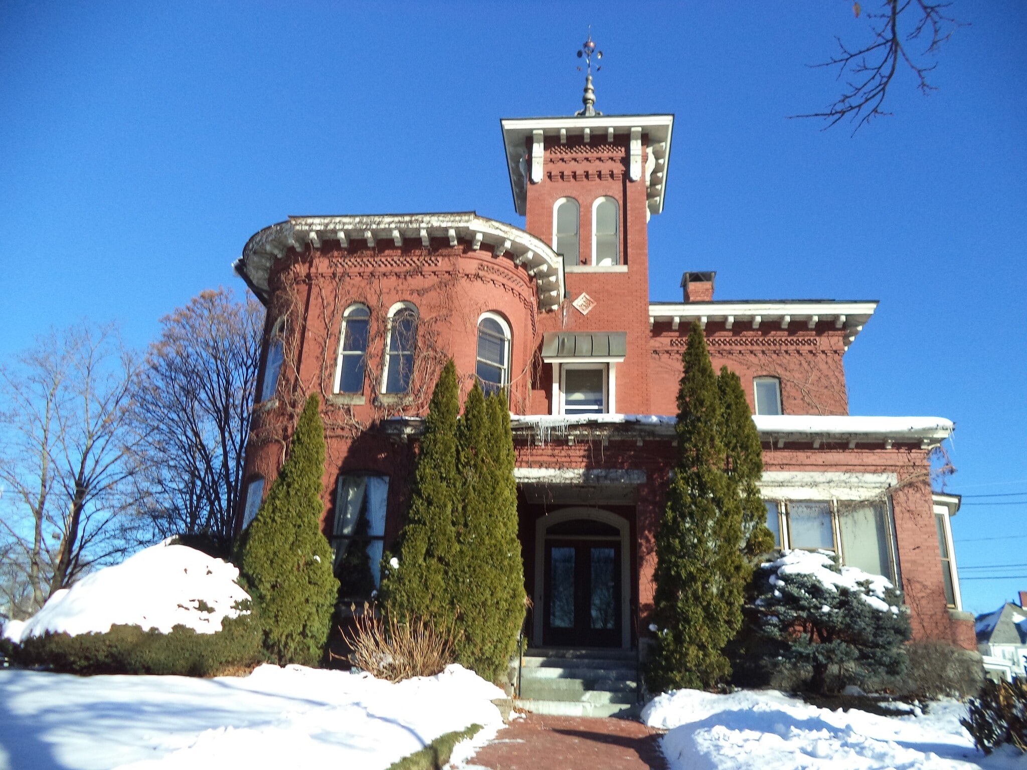 1779 Elm St, Manchester, NH for Rent