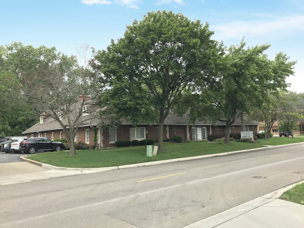 200 Northfield Rd, Northfield, IL for Sale