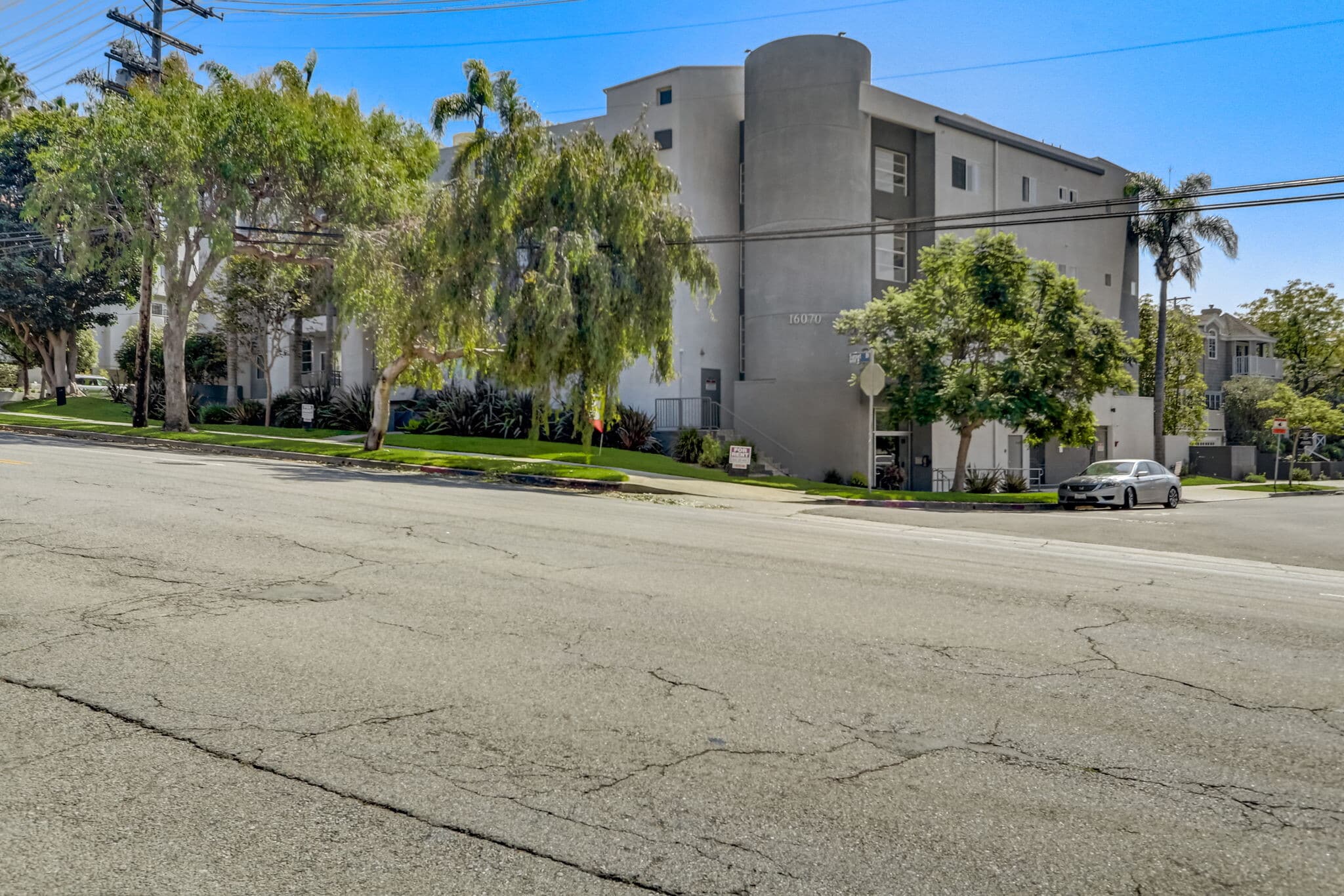 16070 W Sunset Blvd, Pacific Palisades, CA for Sale