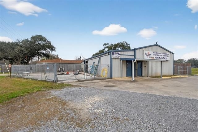 3050 E Parkway St, Groves, TX for Sale
