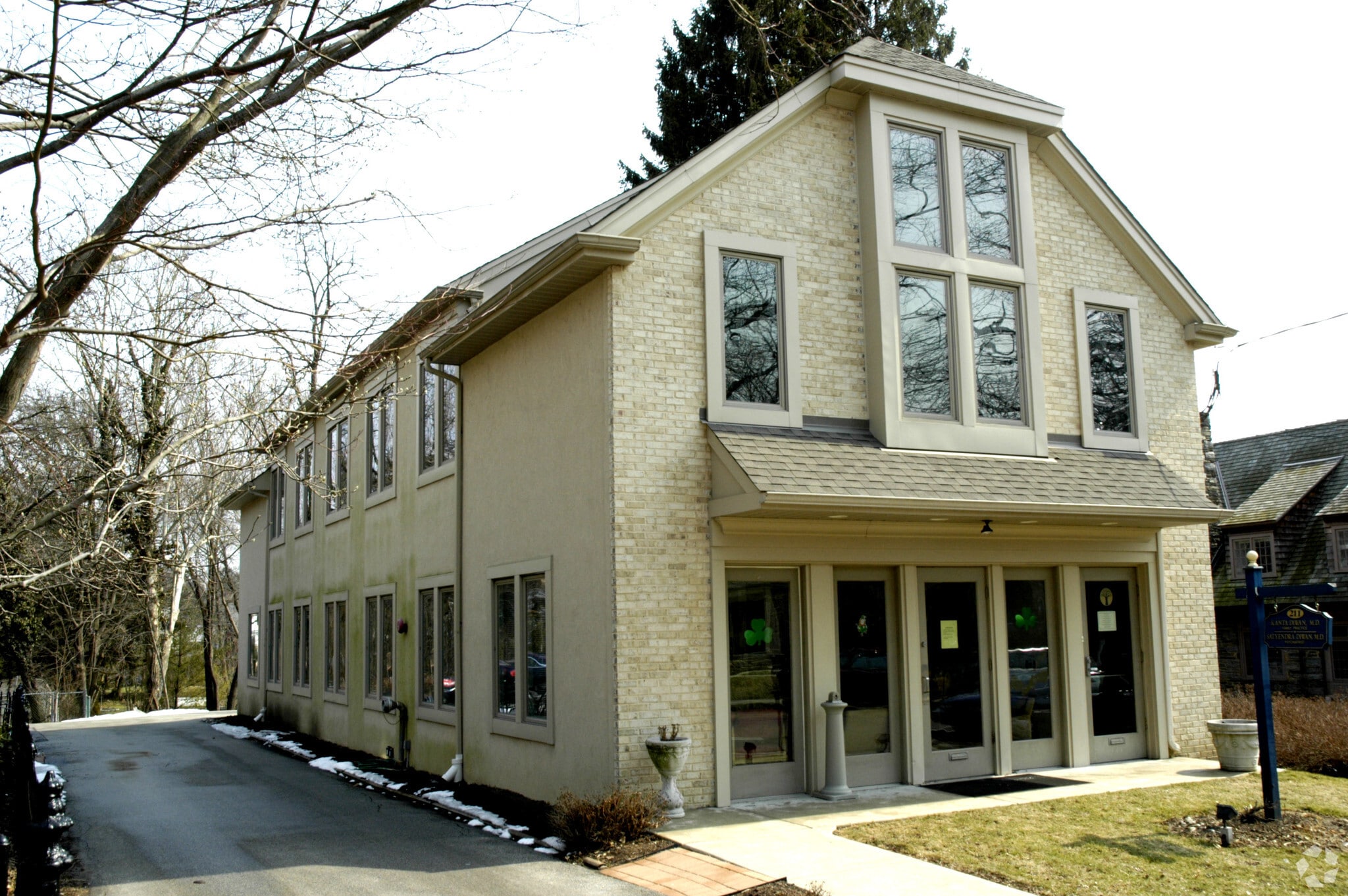 211 N Monroe St, Media, PA for Rent