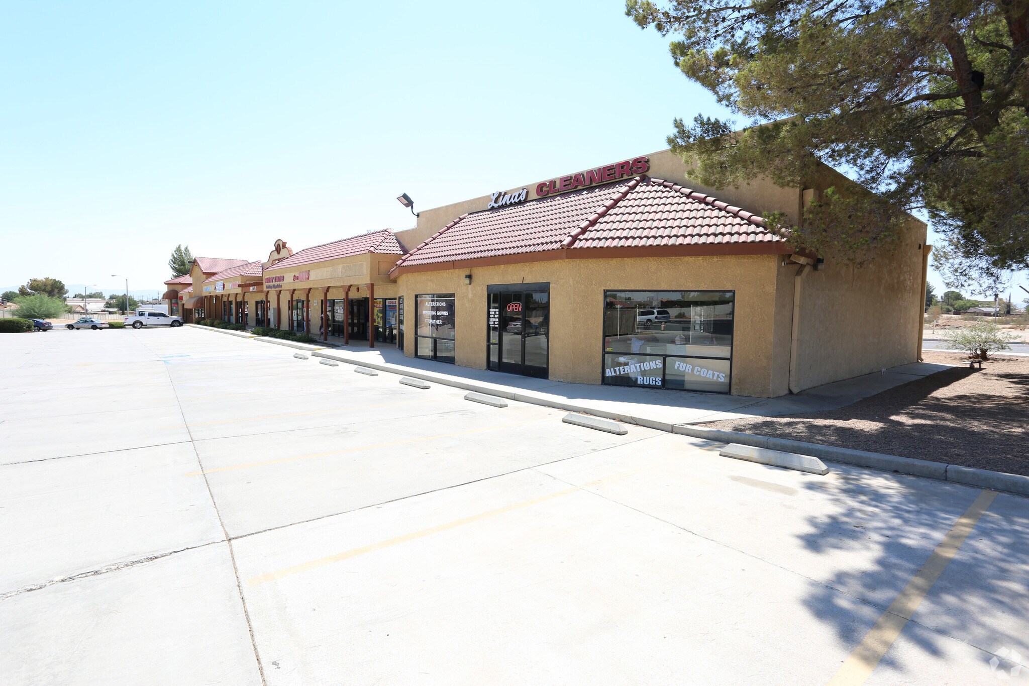 16137 Green Tree Blvd, Victorville, CA for Rent