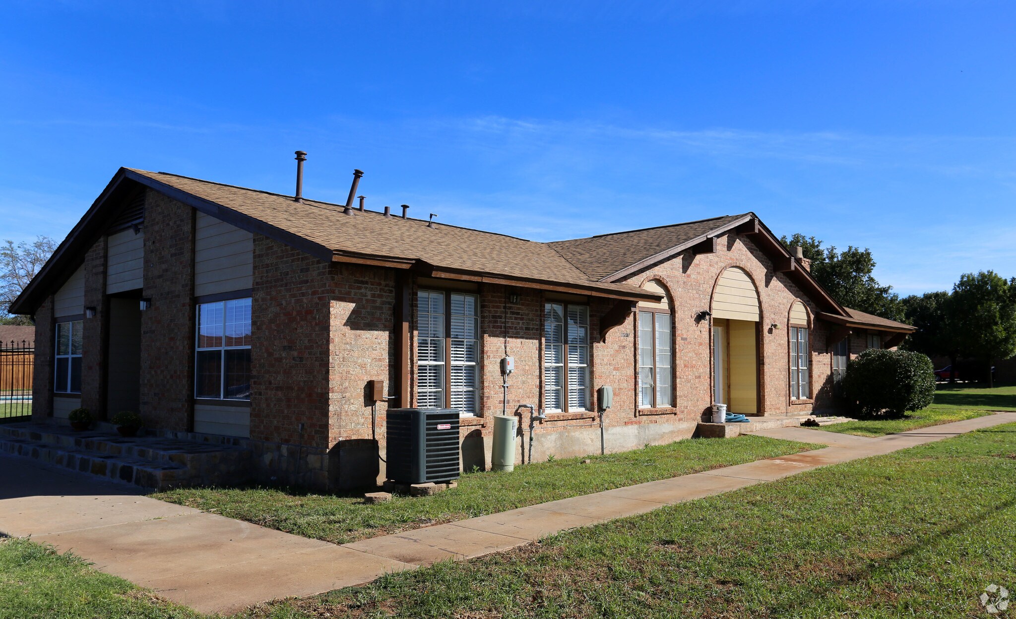 1000 Mary Dr, Iowa Park, TX for Sale