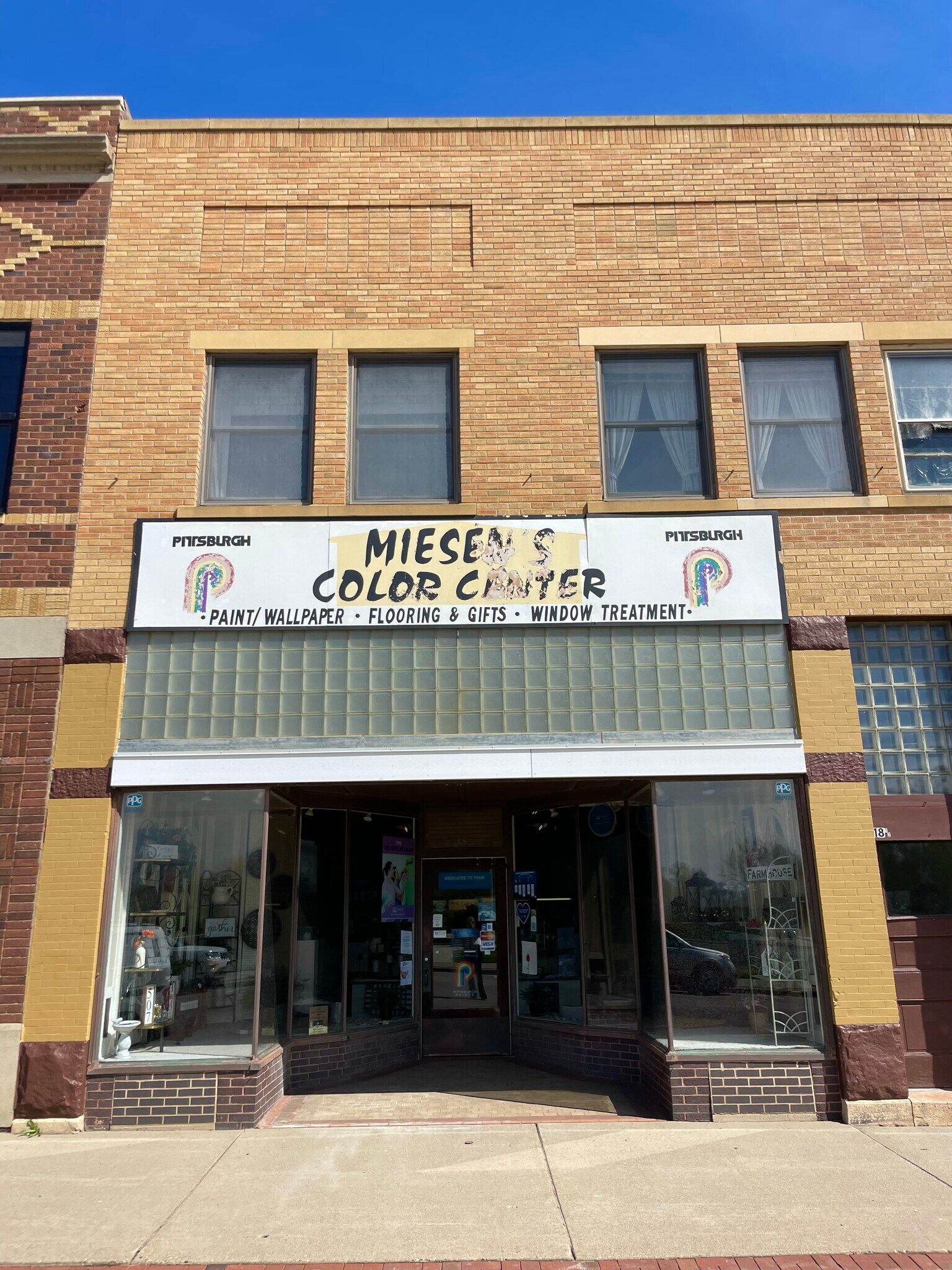 18 E Central St, Springfield, MN for Sale