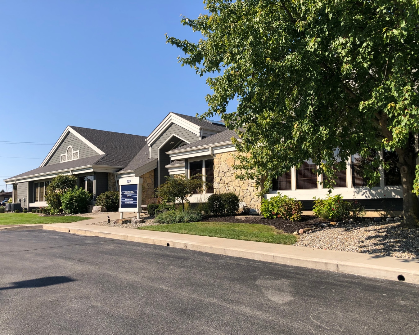 409 E Cook Rd, Fort Wayne, IN for Rent