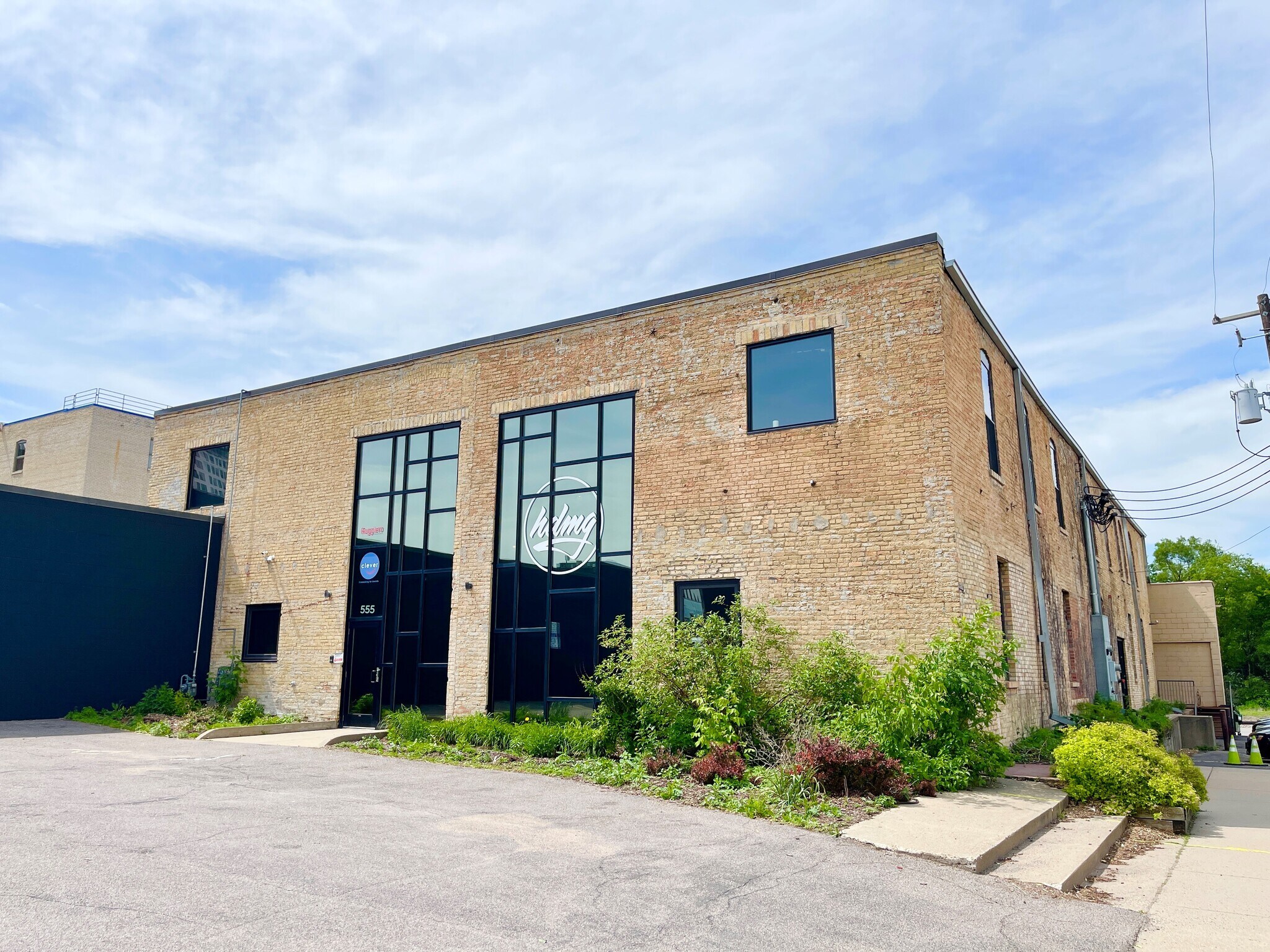 555 1st Ave NE, Minneapolis, MN for Rent