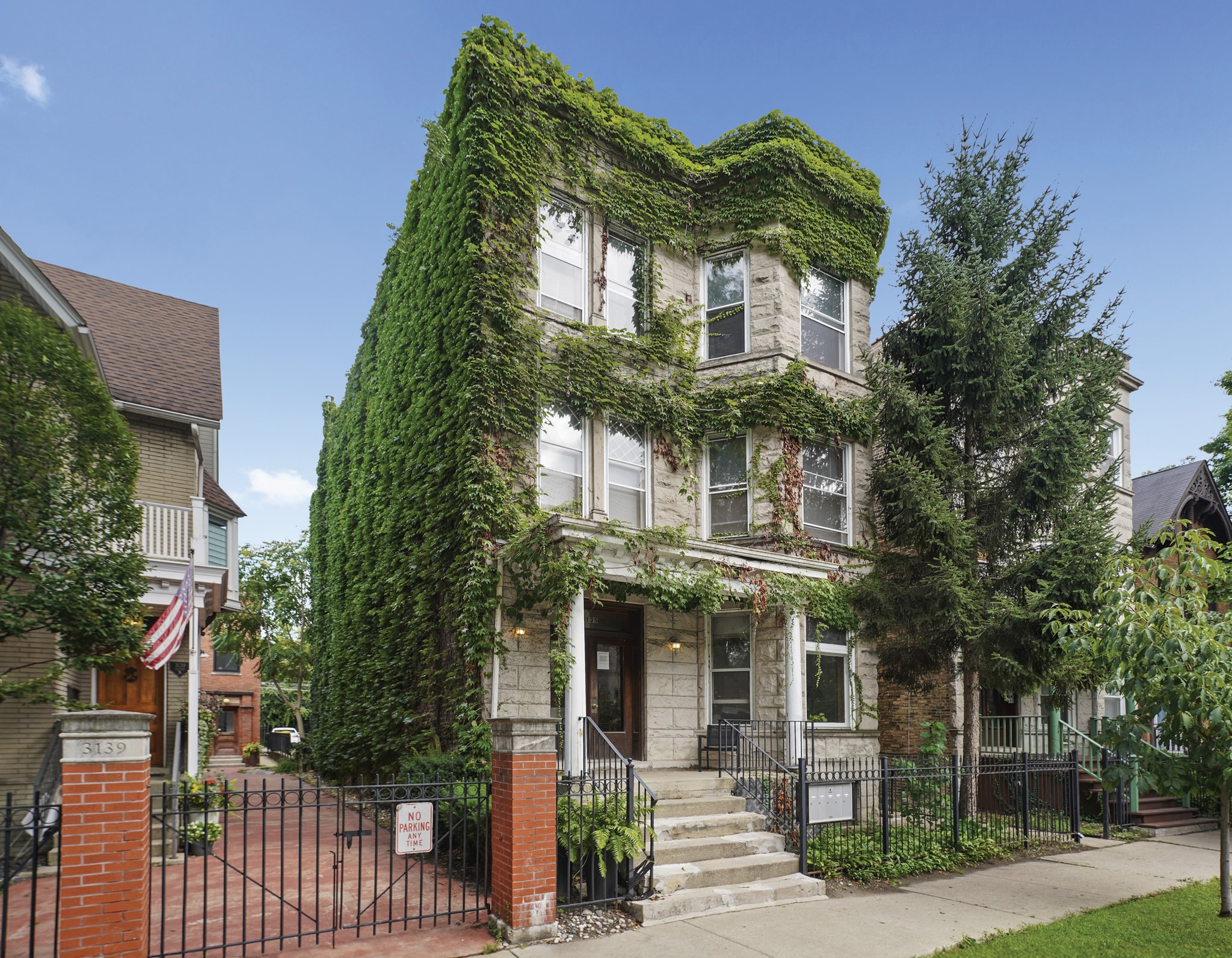 3135 N Clifton Ave, Chicago, IL for Sale