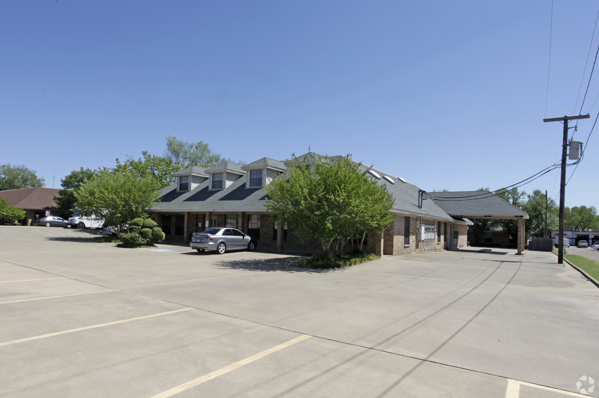 1245 Southridge Ct, Hurst, TX for Rent