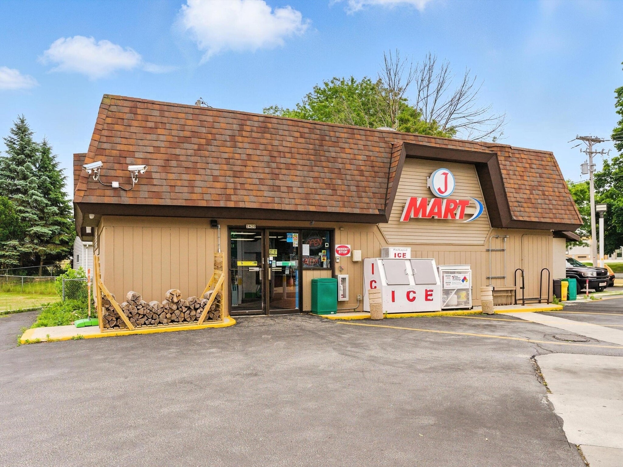 2420 Calumet Dr, Sheboygan, WI for Sale