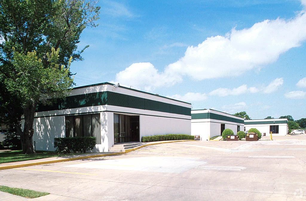 7700 Renwick Dr, Houston, TX for Rent