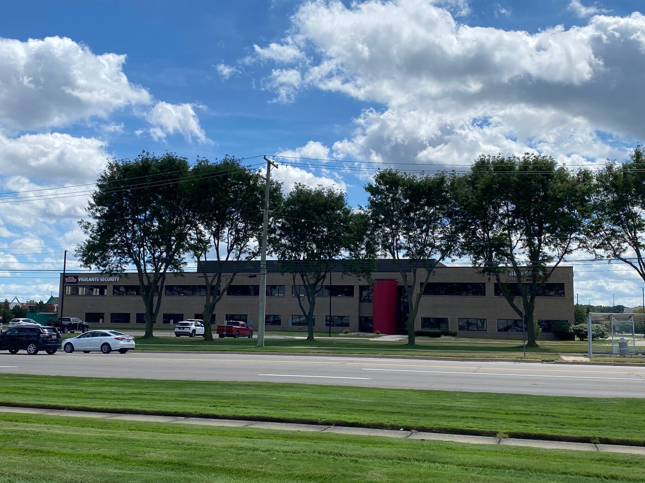 1849 W Maple Rd, Troy, MI for Rent