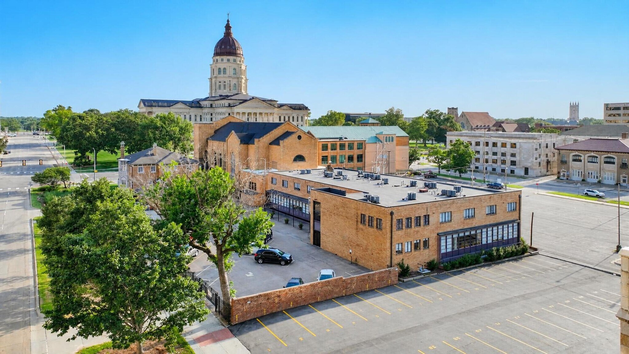 735 SW Jackson St, Topeka, KS for Sale