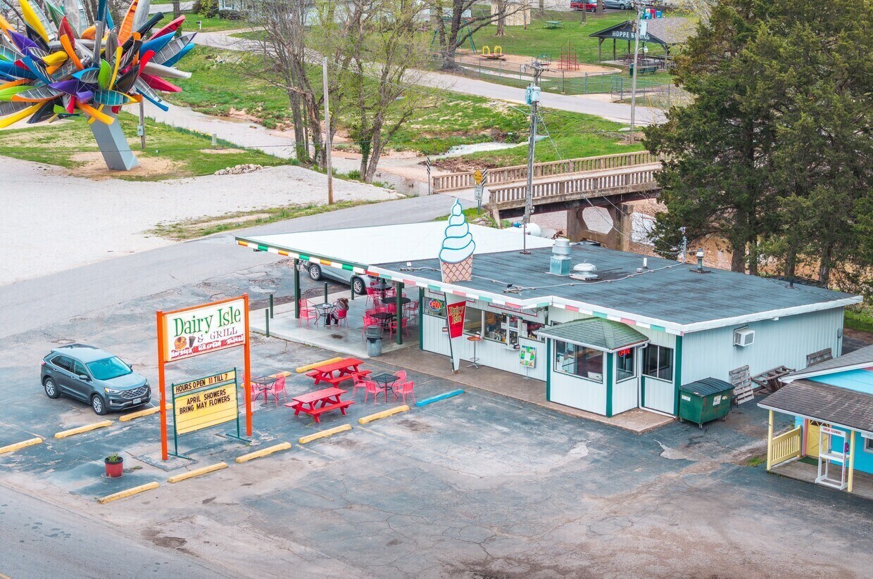 502-504 W Main St, Steelville, MO for Sale