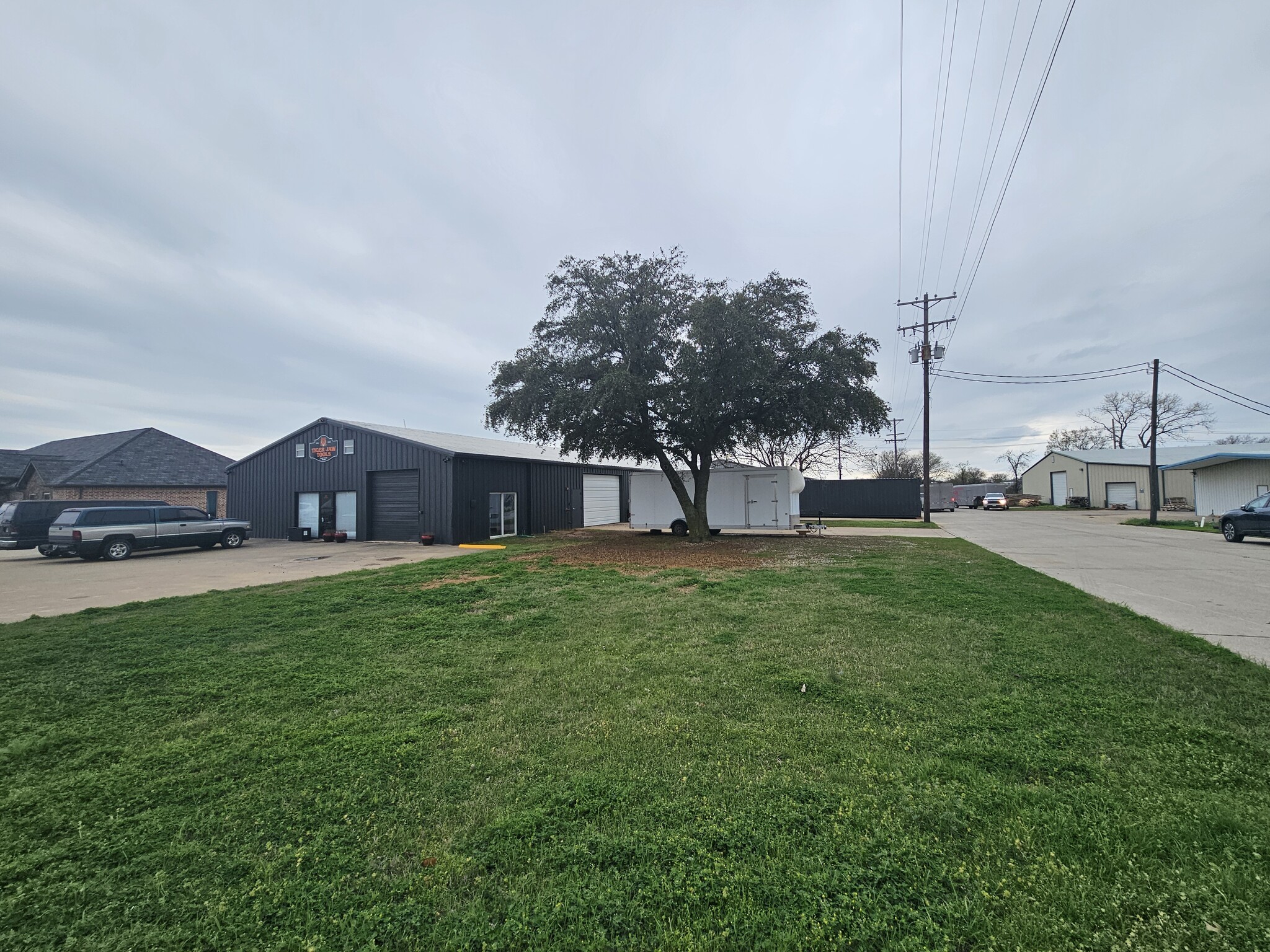 901 E Mcdonald Dr, Pilot Point, TX for Sale