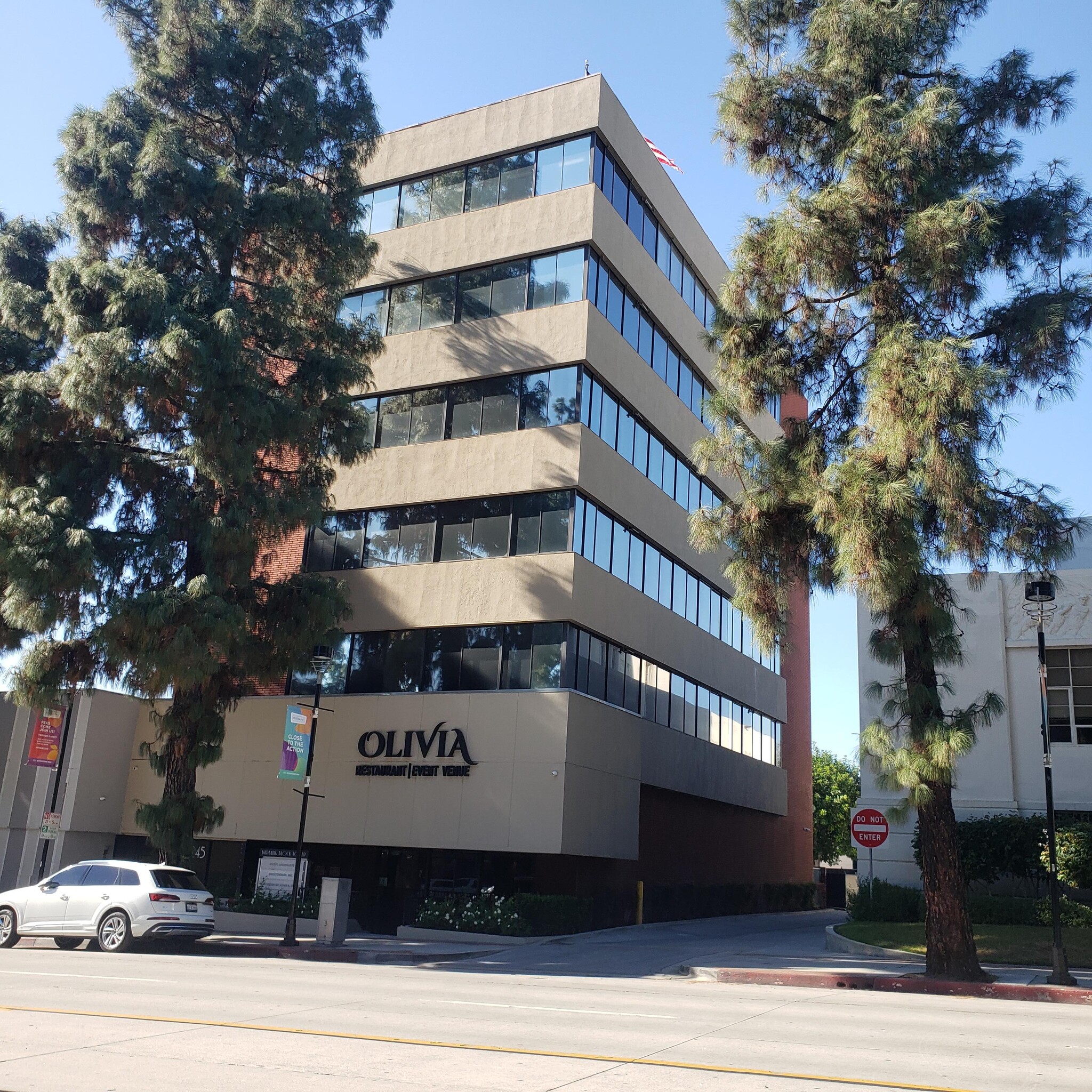 237-245 E Olive Ave, Burbank, CA for Rent