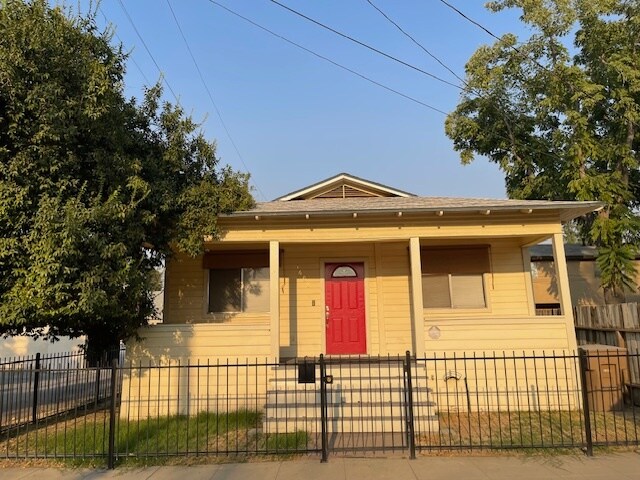 1608 E St, Bakersfield, CA for Rent