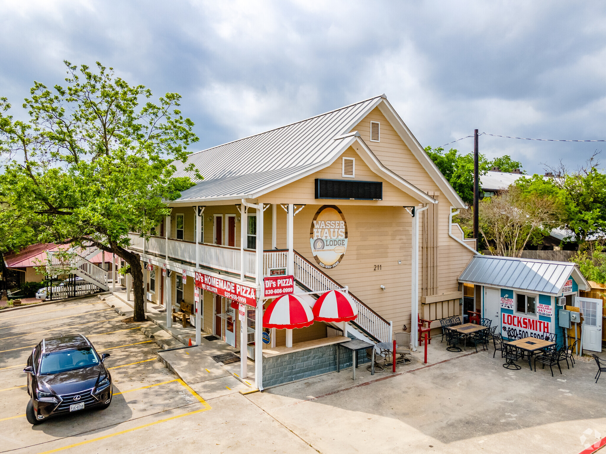 211 W Lincoln Rd, New Braunfels, TX for Sale