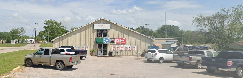 1006 12th St, Hempstead, TX for Sale