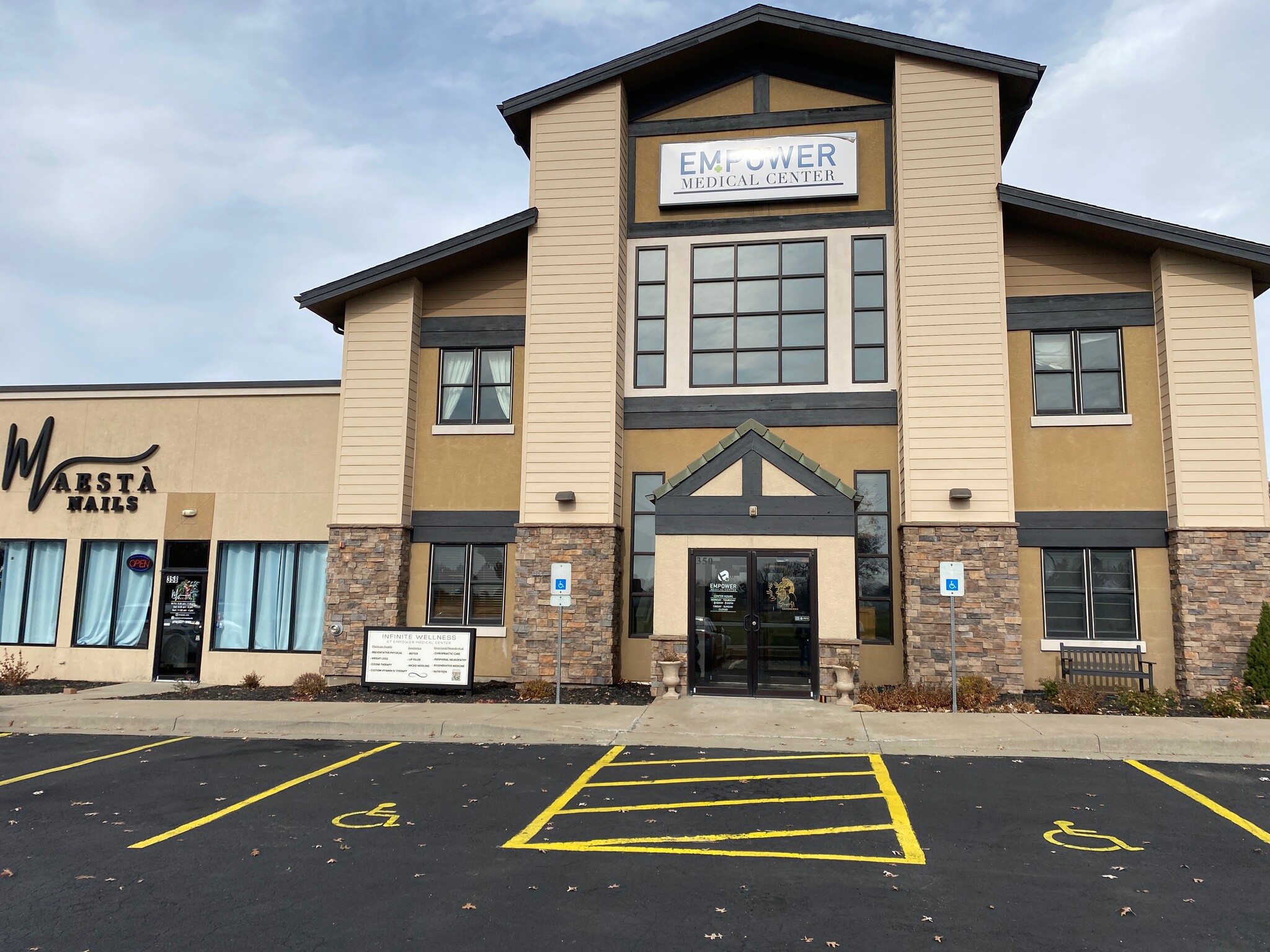 350 SW Greenwich Dr, Lee's Summit, MO for Sale