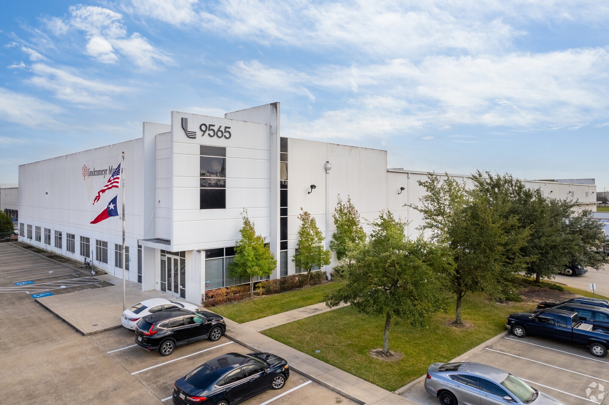 9565 W Wingfoot Rd, Houston, TX for Rent