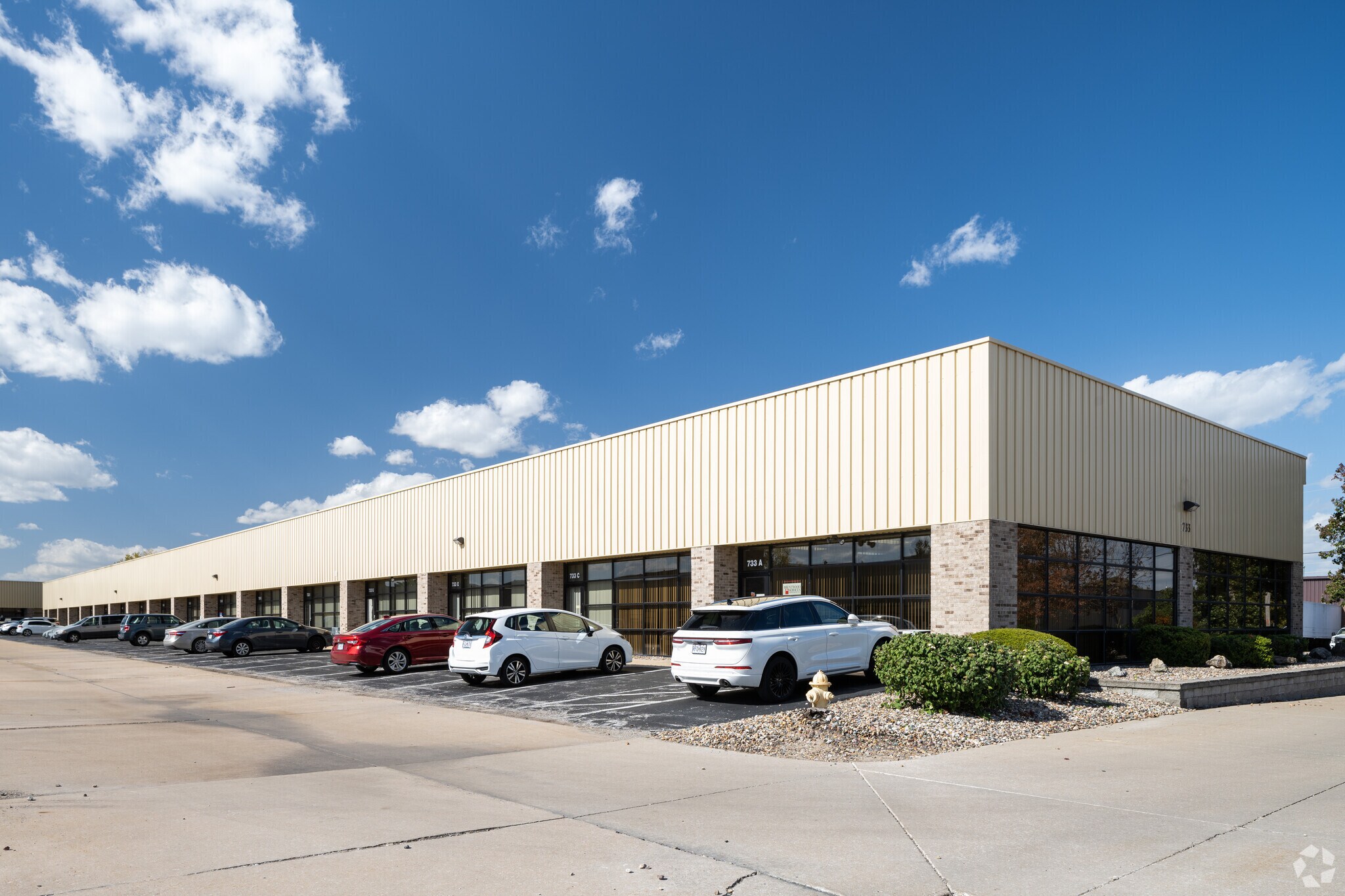 717 Crown Industrial Ct, Chesterfield, MO for Rent