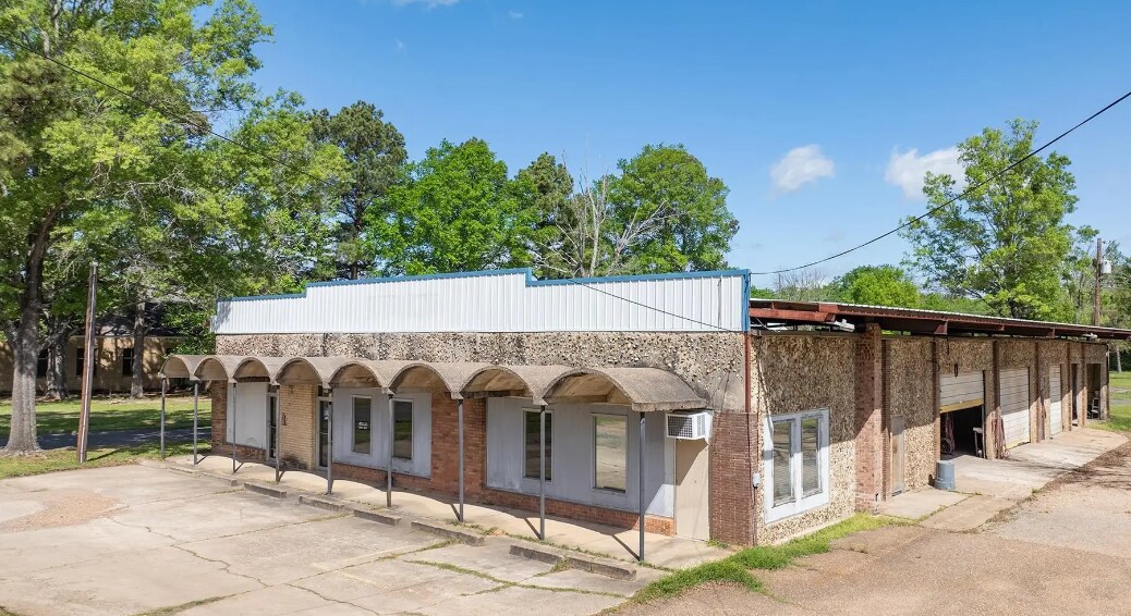 1605 E Avenue A, Hooks, TX for Sale