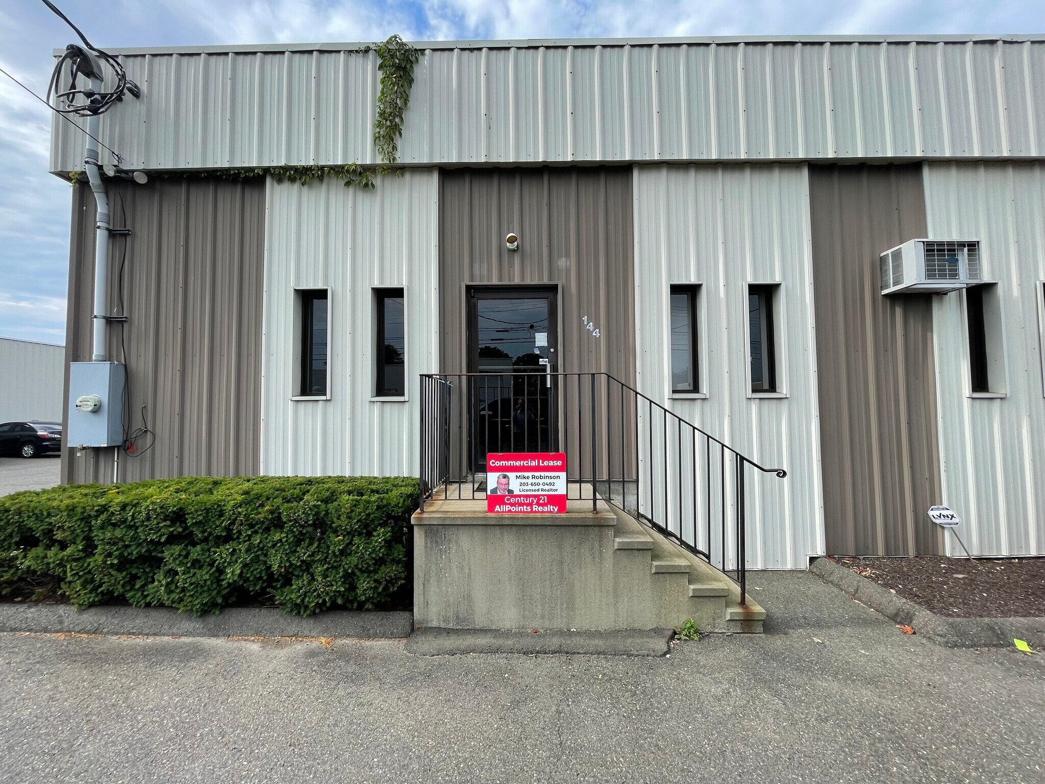 144 Benton St Stratford, CT 06497 Flex Property for Lease on