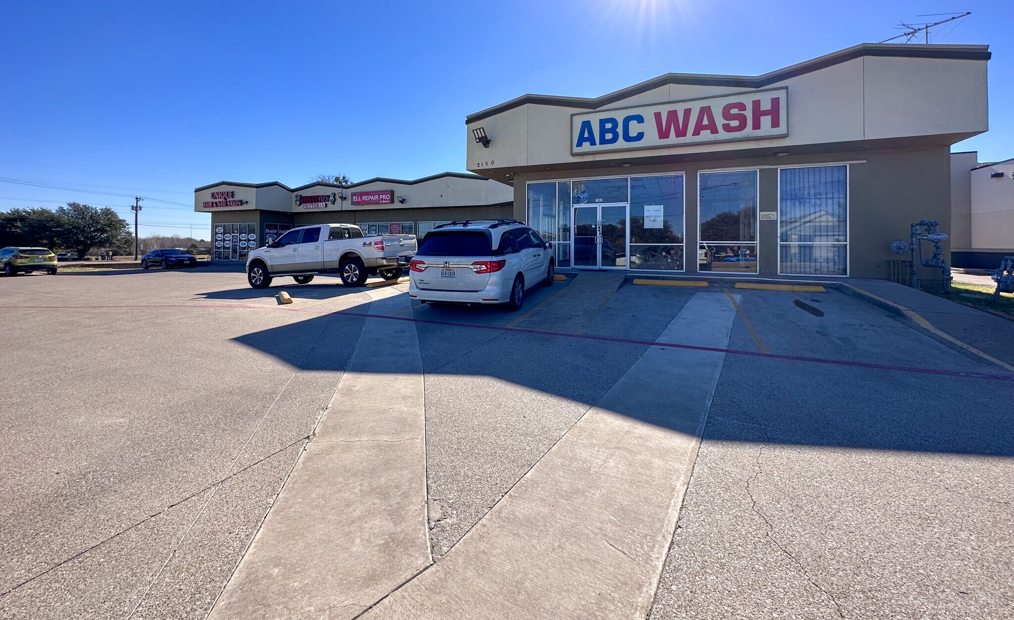 2150 E Pioneer Pky Arlington, TX 76010 Shopping Center Property for