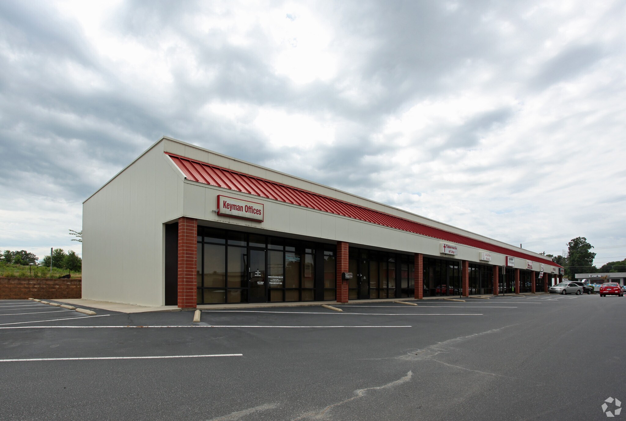 294 W Plaza Dr Mooresville, NC 28117 Shopping Center Property for