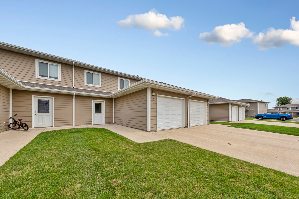 665 El Dorado Ln SE, Owatonna, MN for Sale