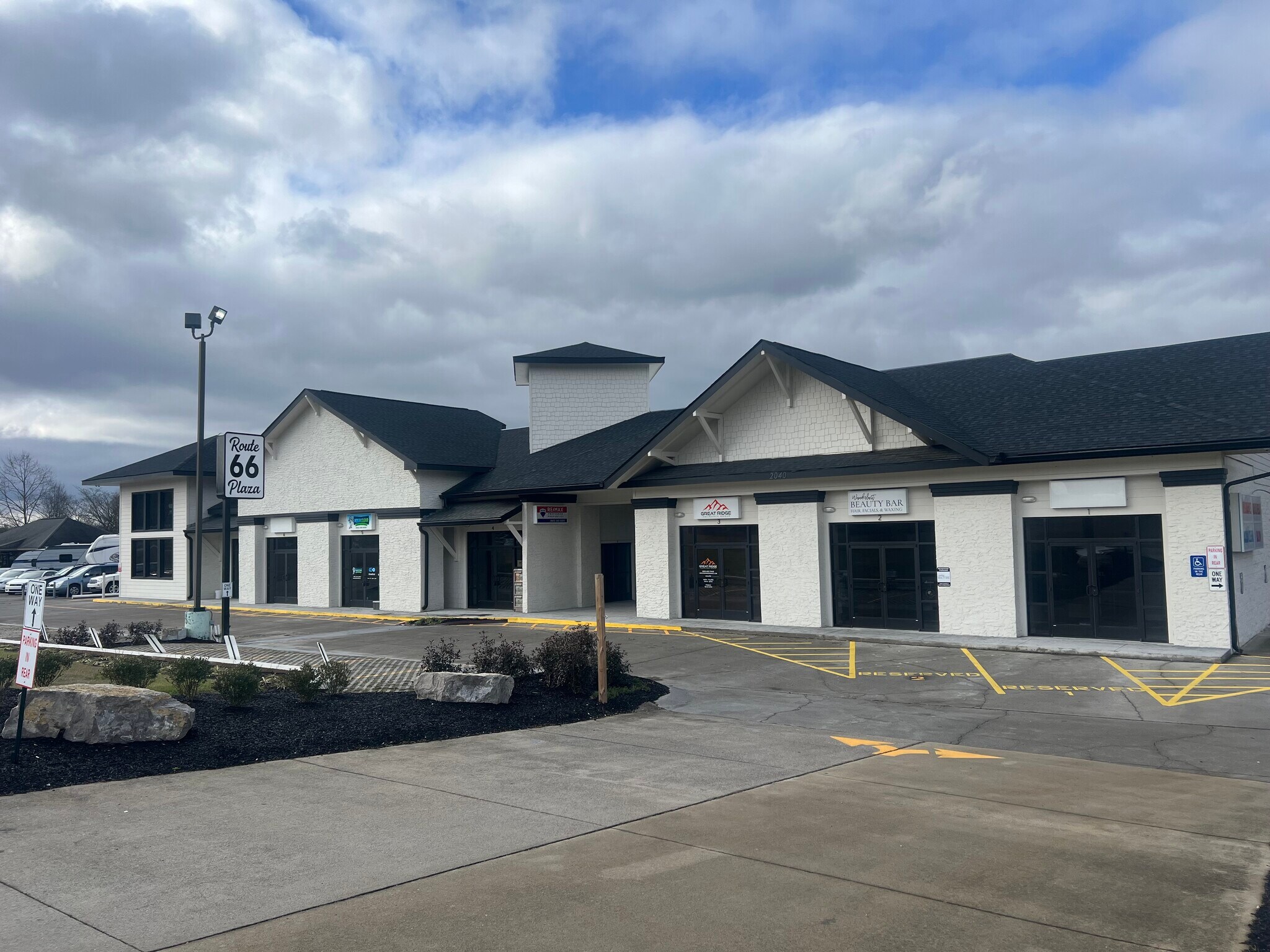 2040 Winfield Dunn Pky Sevierville, TN 37876 Retail Property for