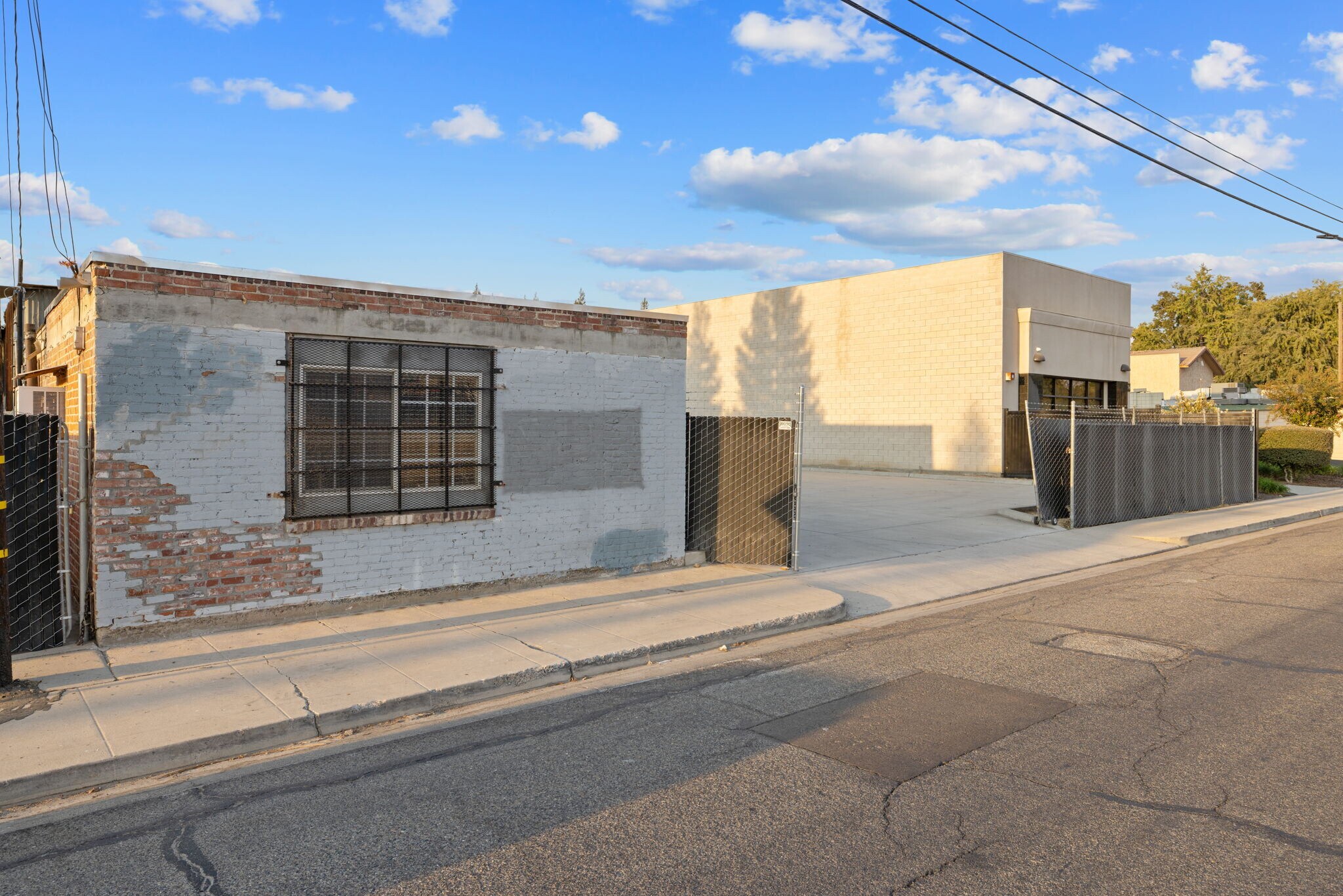 1334 W Goshen Ave, Visalia, CA for Sale